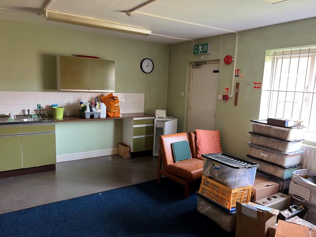 Lot: 122 - FREEHOLD TOWN CENTRE BUILDING WITH POTENTIAL - Kitchen area/staff room of ground floor commercial unit